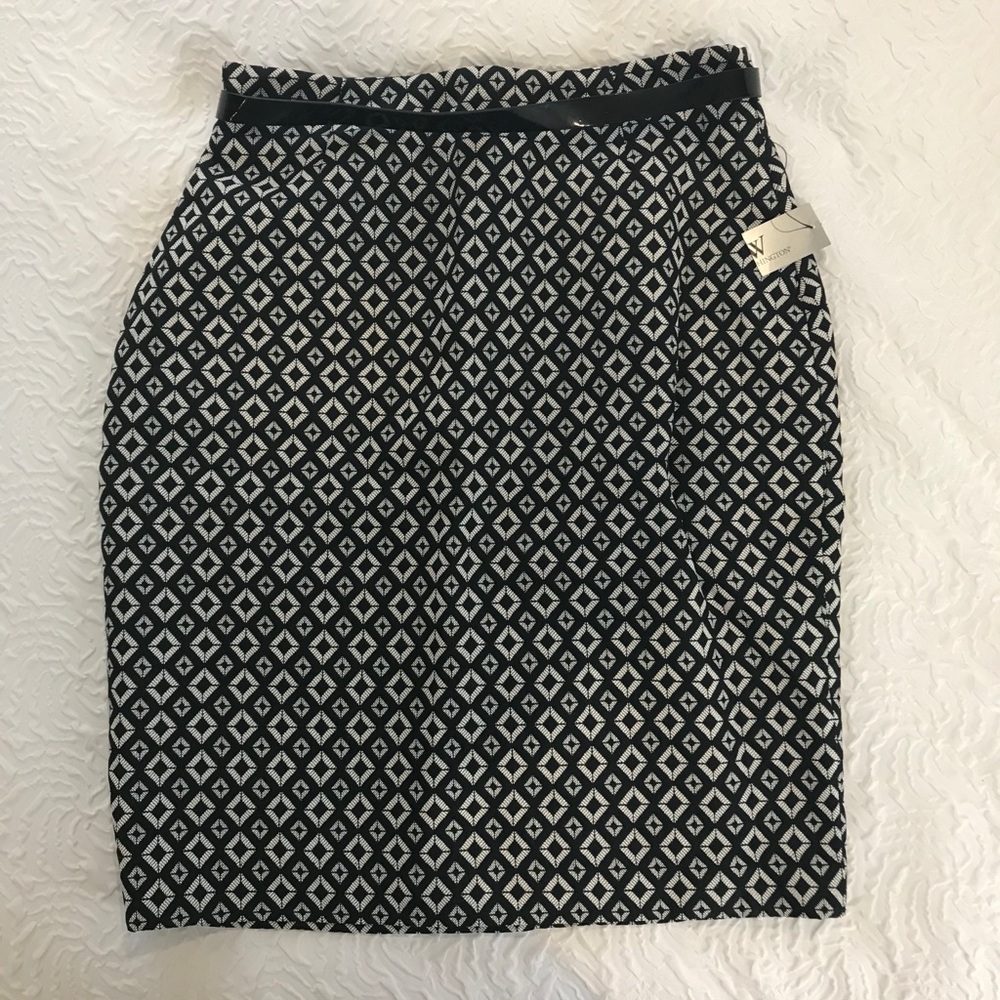 Women’s Black and White Geometric Skirt - Size 8